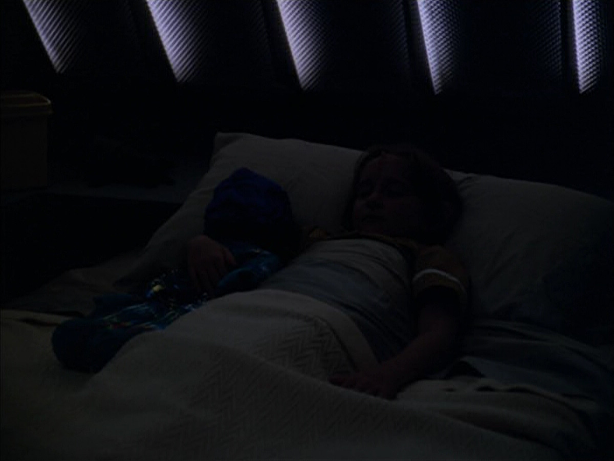 extant_StarTrek_VOY_5x05-OnceUponATime_02117.jpg