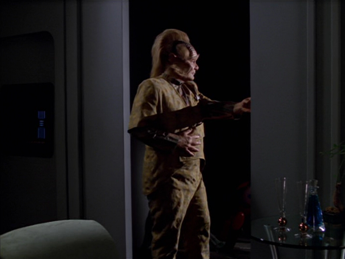 extant_StarTrek_VOY_5x05-OnceUponATime_02120.jpg