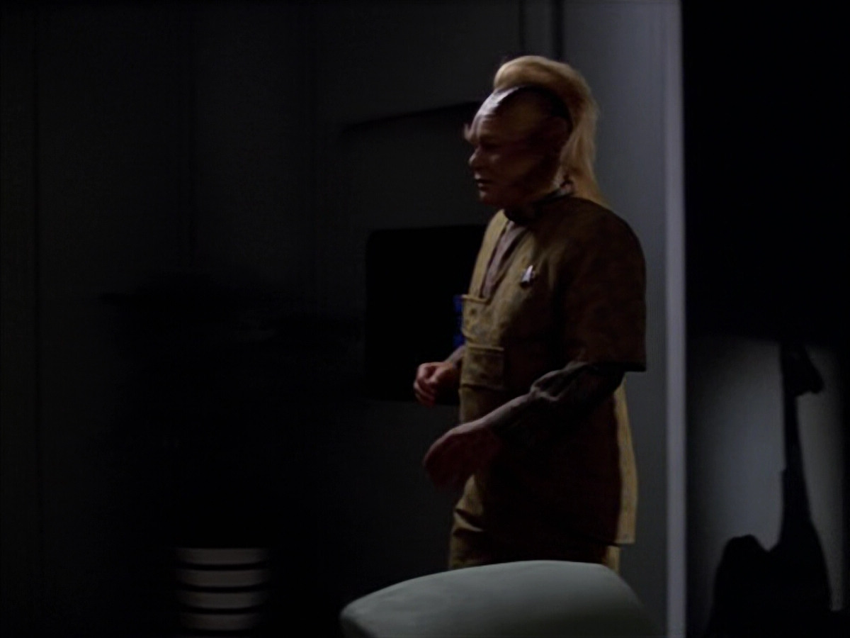 extant_StarTrek_VOY_5x05-OnceUponATime_02126.jpg