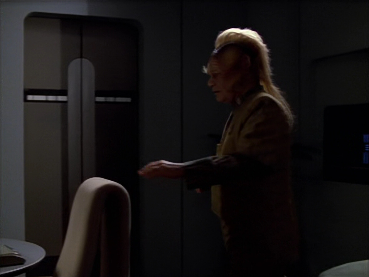 extant_StarTrek_VOY_5x05-OnceUponATime_02128.jpg