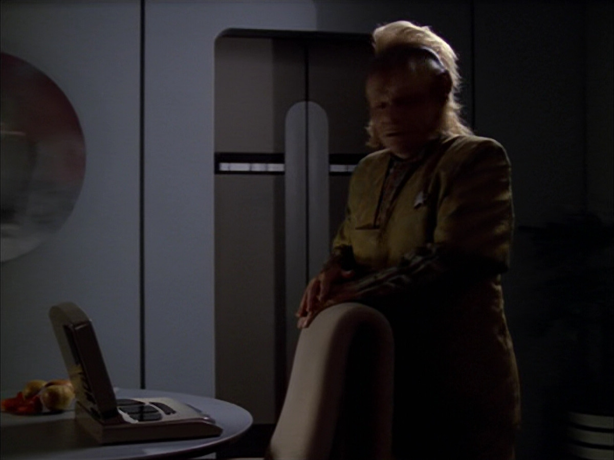 extant_StarTrek_VOY_5x05-OnceUponATime_02130.jpg