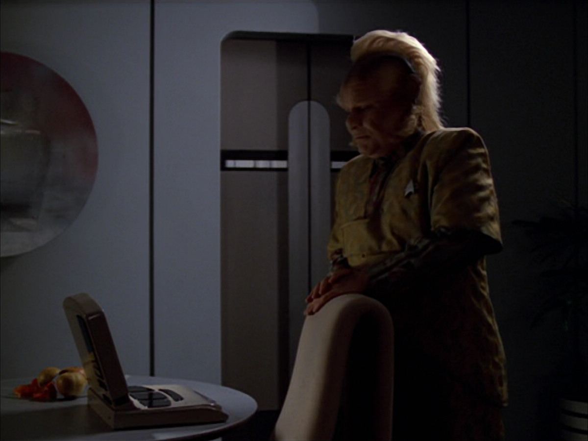 extant_StarTrek_VOY_5x05-OnceUponATime_02132.jpg