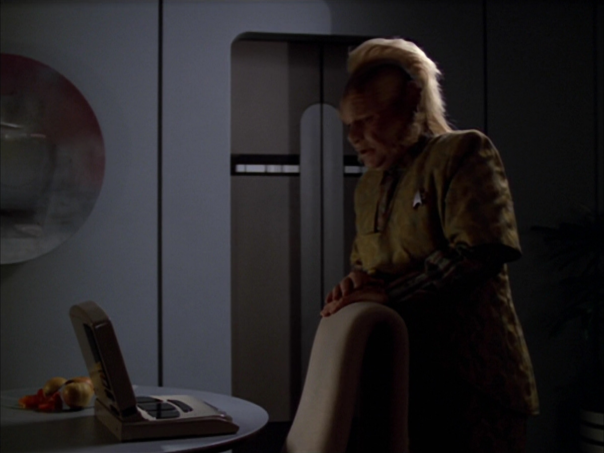 extant_StarTrek_VOY_5x05-OnceUponATime_02135.jpg