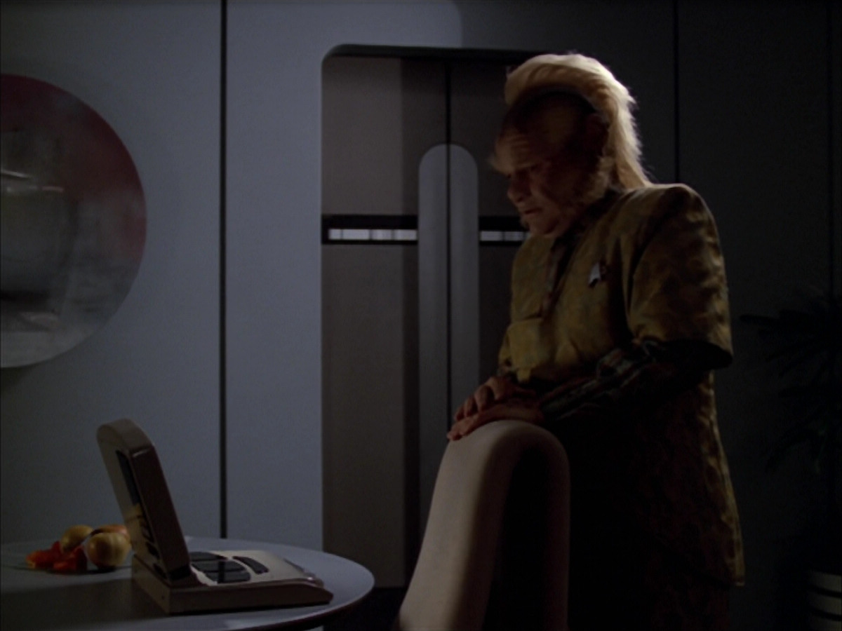extant_StarTrek_VOY_5x05-OnceUponATime_02136.jpg