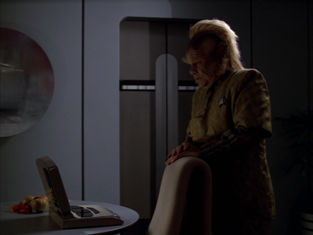 extant_StarTrek_VOY_5x05-OnceUponATime_02138.jpg