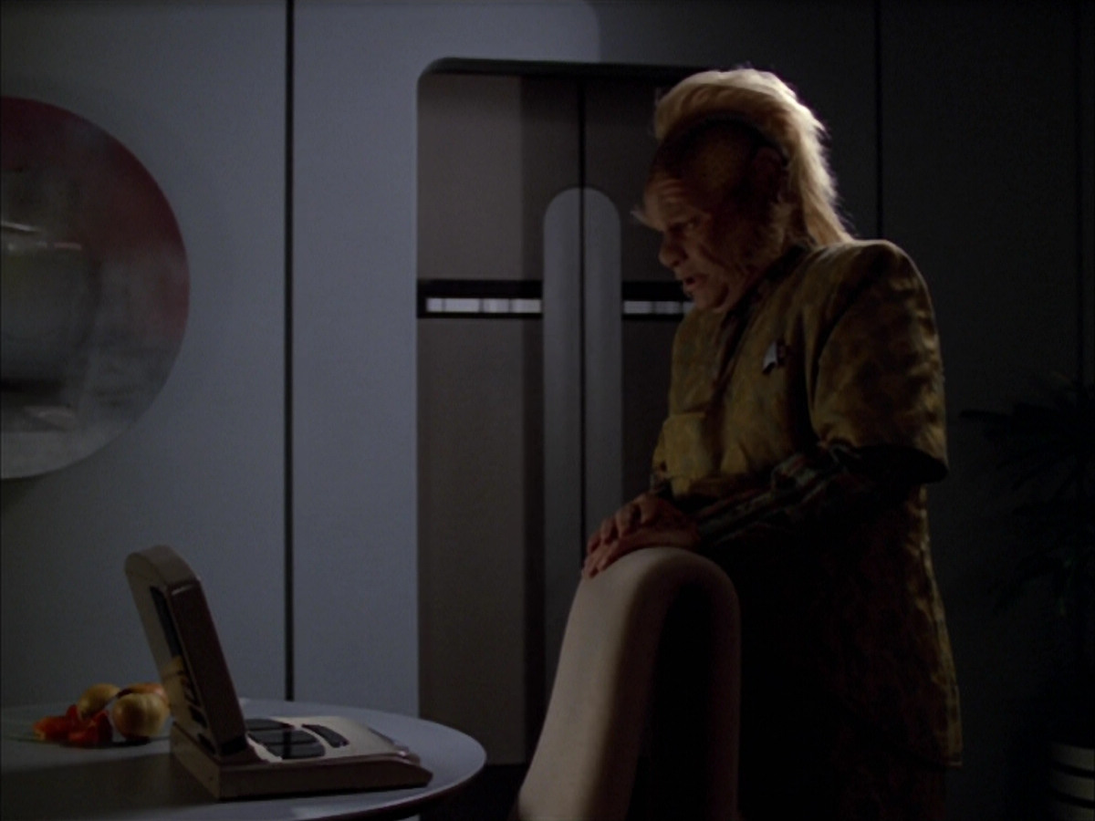 extant_StarTrek_VOY_5x05-OnceUponATime_02139.jpg