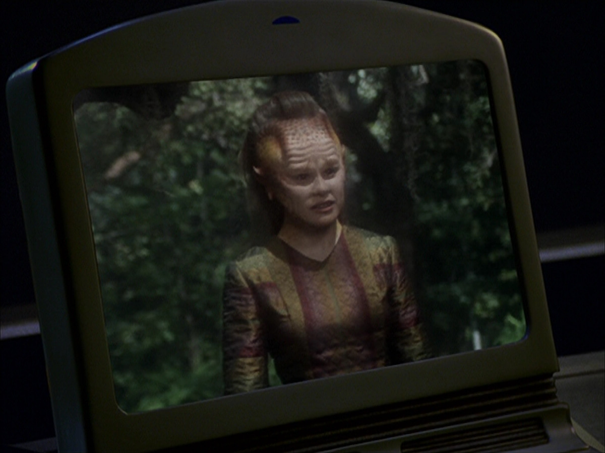 extant_StarTrek_VOY_5x05-OnceUponATime_02141.jpg