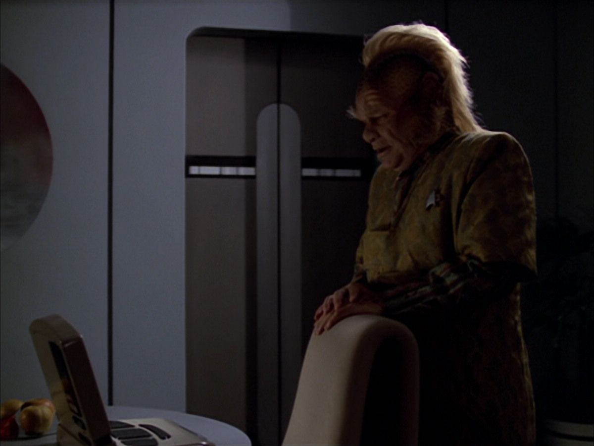 extant_StarTrek_VOY_5x05-OnceUponATime_02148.jpg