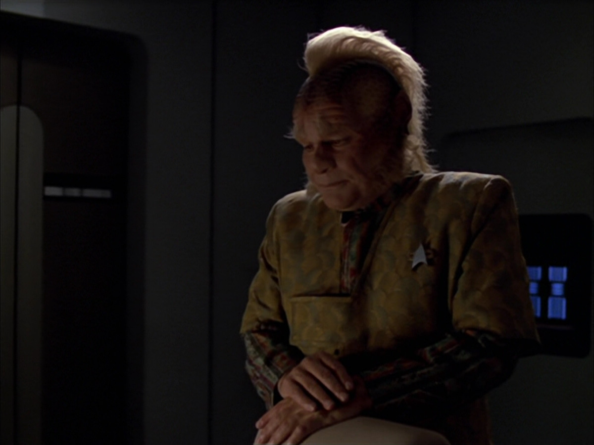 extant_StarTrek_VOY_5x05-OnceUponATime_02160.jpg
