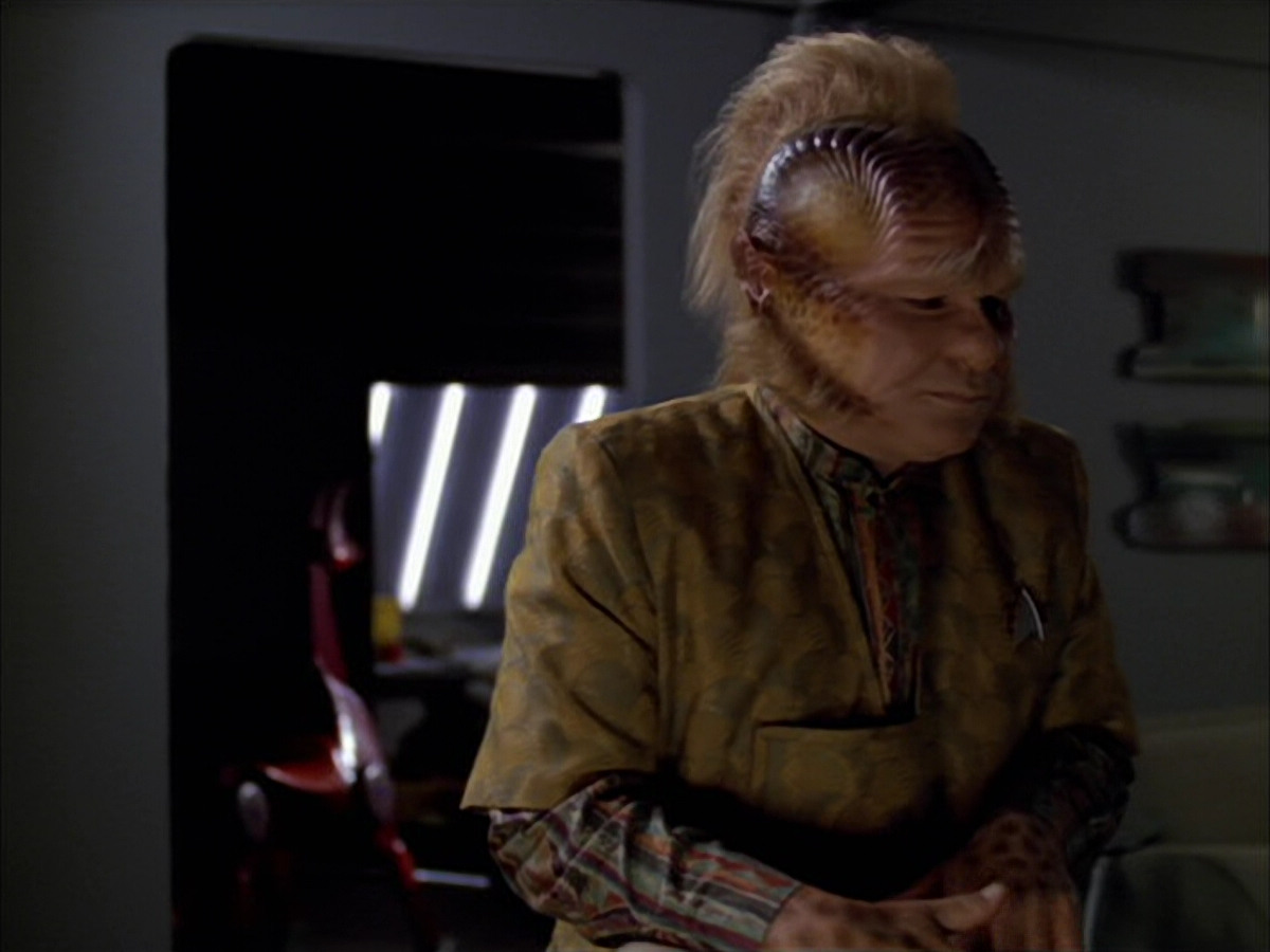 extant_StarTrek_VOY_5x05-OnceUponATime_02184.jpg