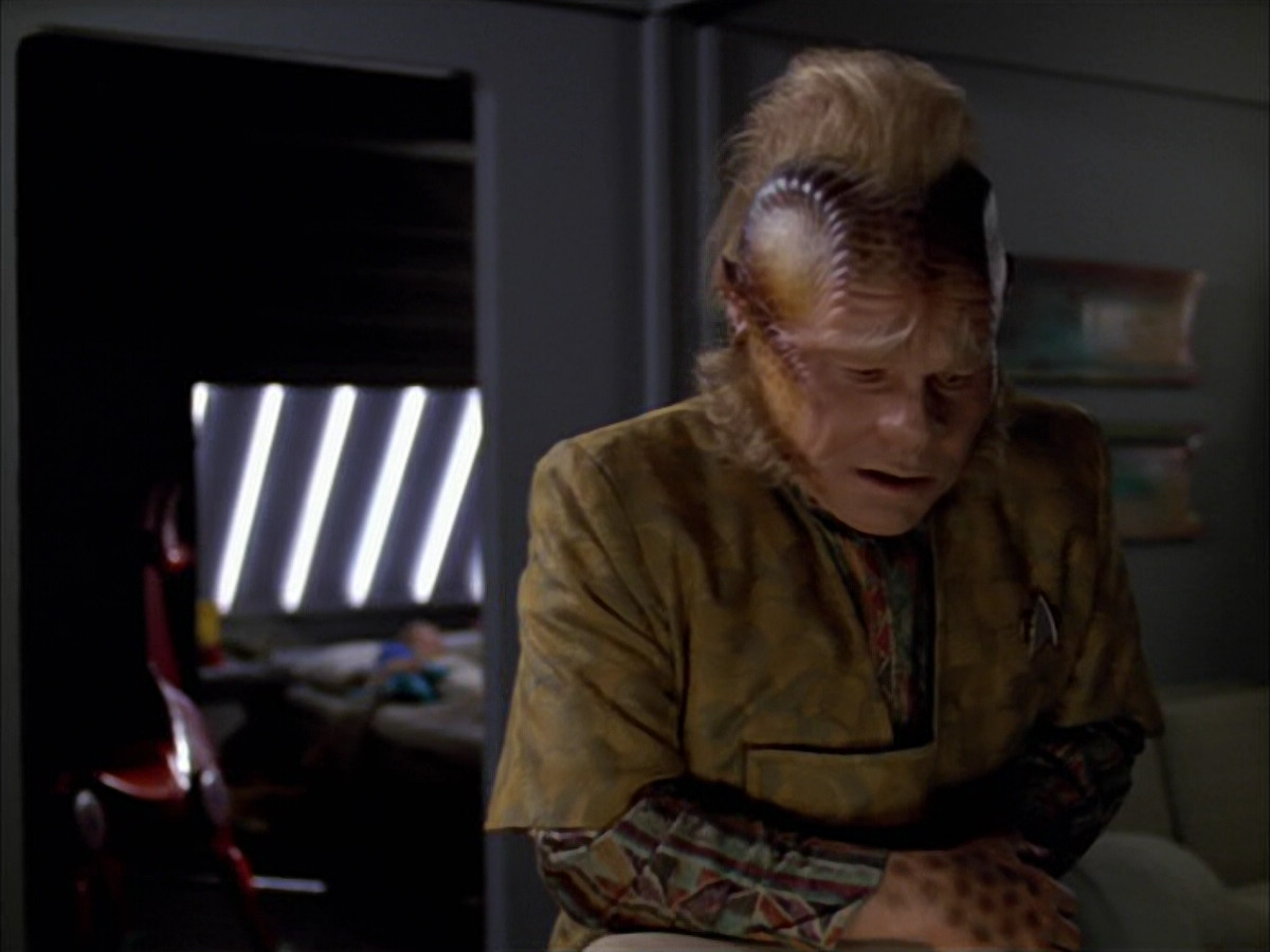 extant_StarTrek_VOY_5x05-OnceUponATime_02187.jpg