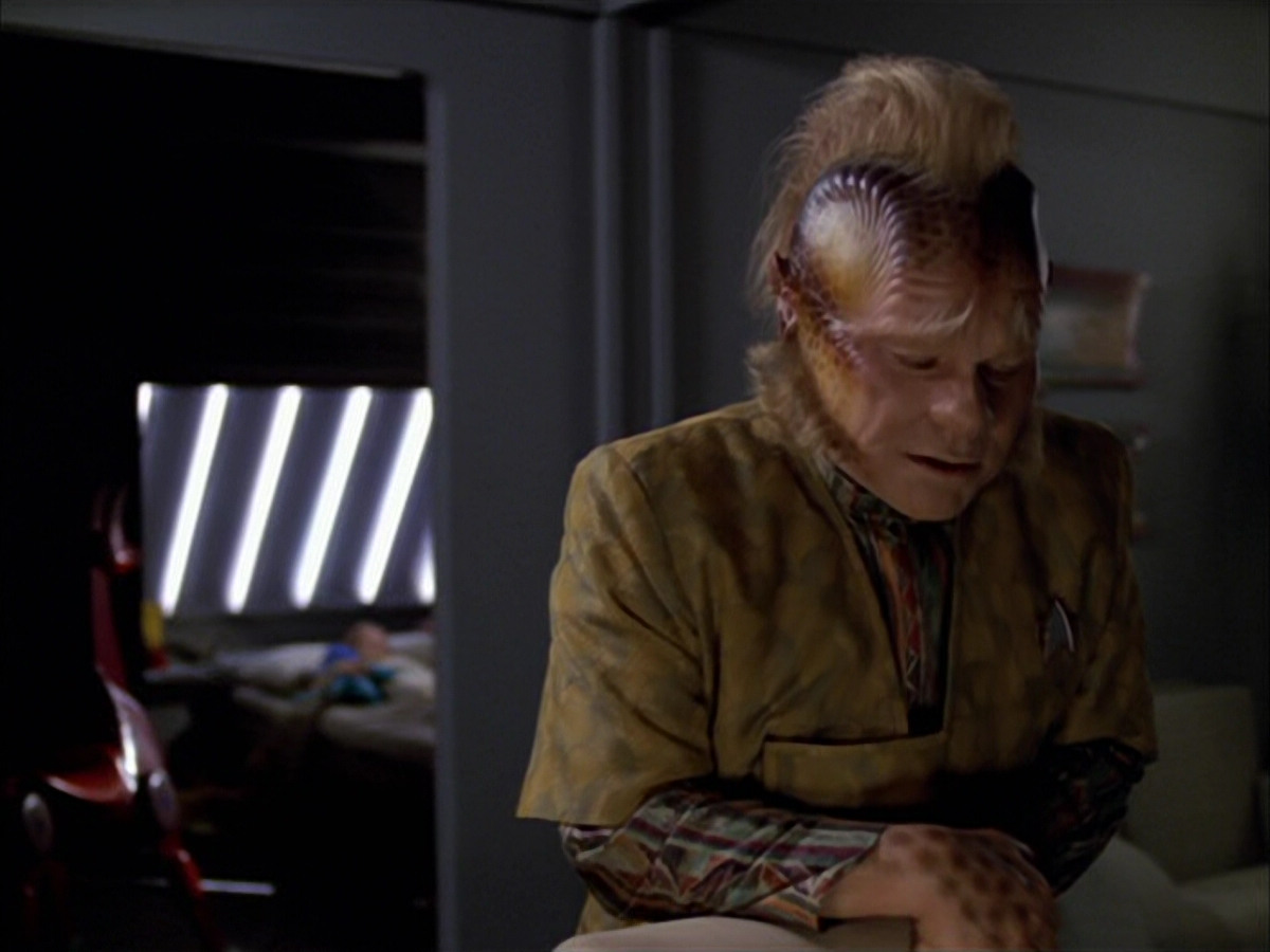 extant_StarTrek_VOY_5x05-OnceUponATime_02188.jpg