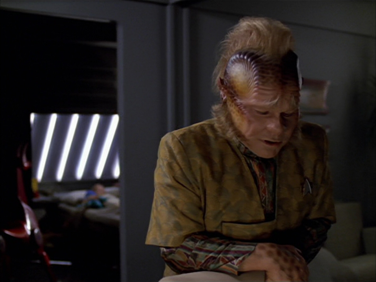 extant_StarTrek_VOY_5x05-OnceUponATime_02189.jpg