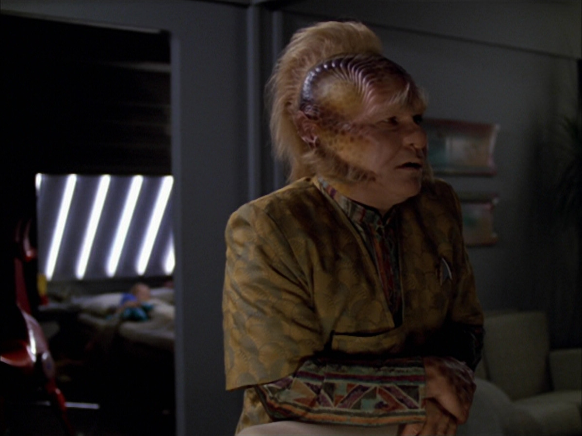extant_StarTrek_VOY_5x05-OnceUponATime_02201.jpg
