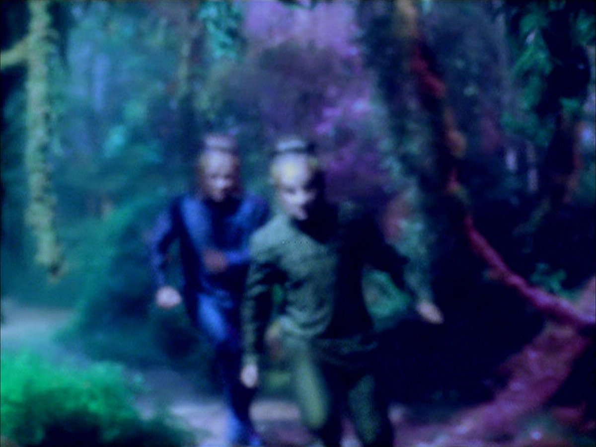 extant_StarTrek_VOY_5x05-OnceUponATime_02214.jpg