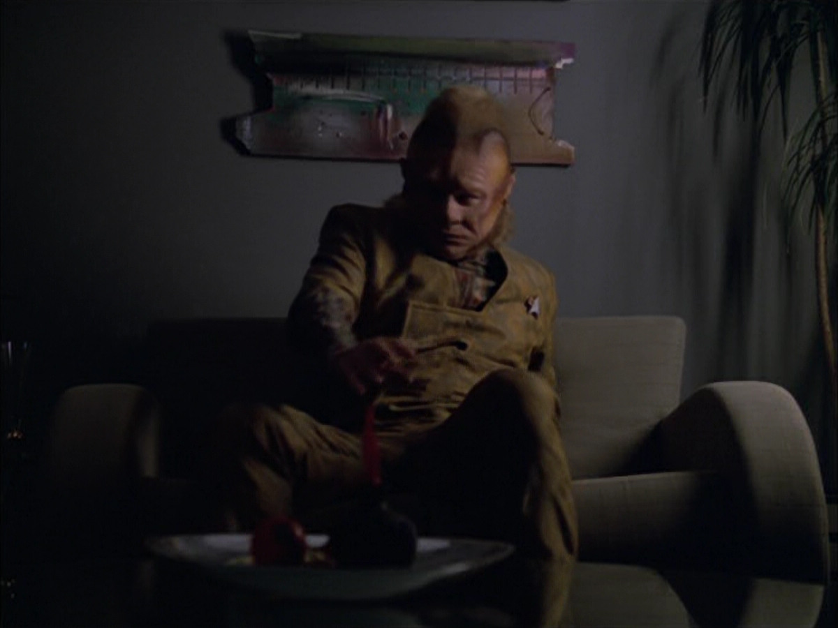 extant_StarTrek_VOY_5x05-OnceUponATime_02252.jpg