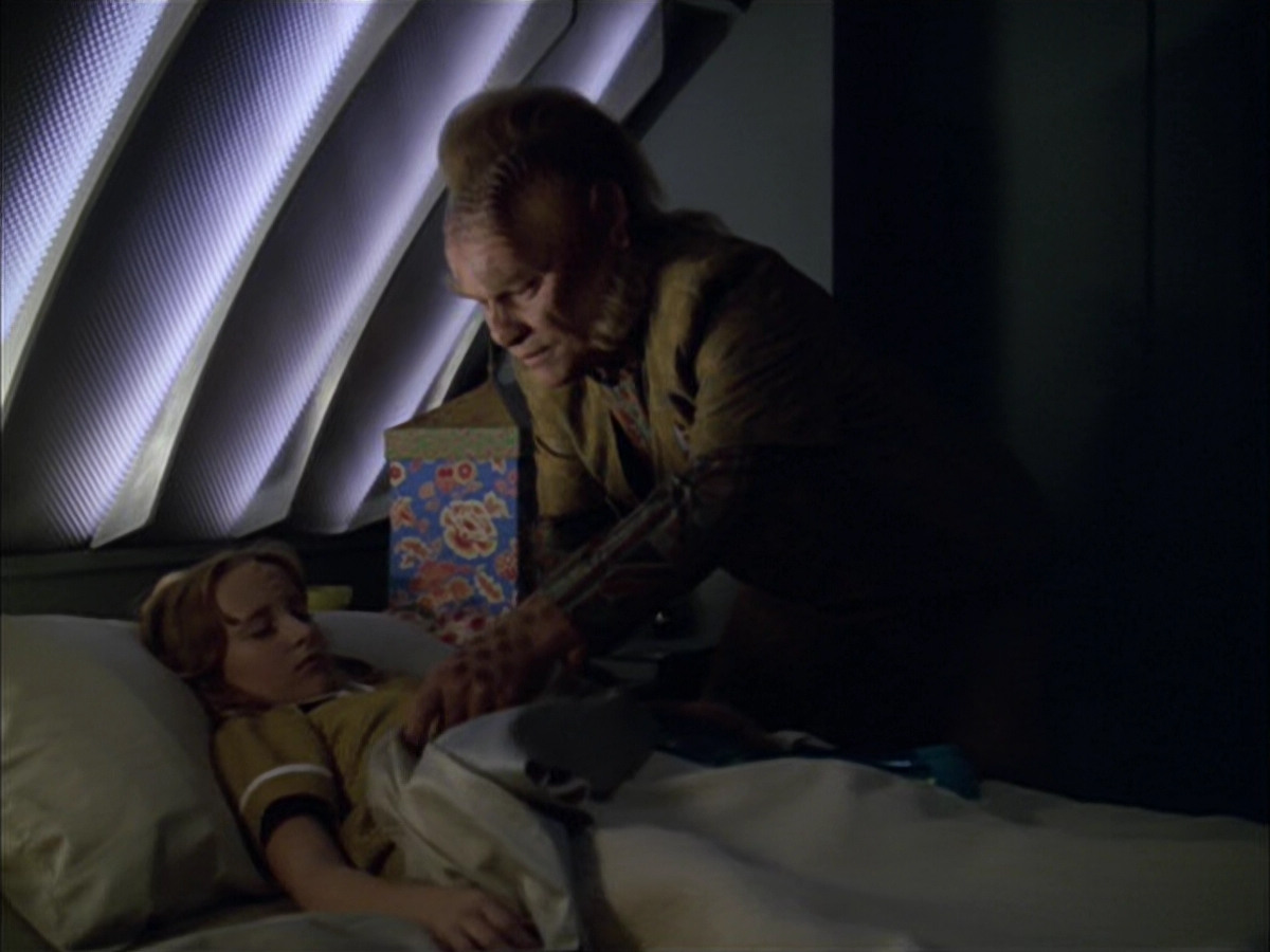 extant_StarTrek_VOY_5x05-OnceUponATime_02271.jpg
