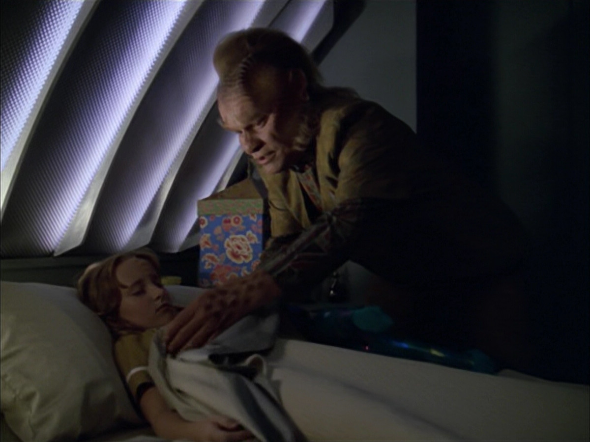 extant_StarTrek_VOY_5x05-OnceUponATime_02272.jpg