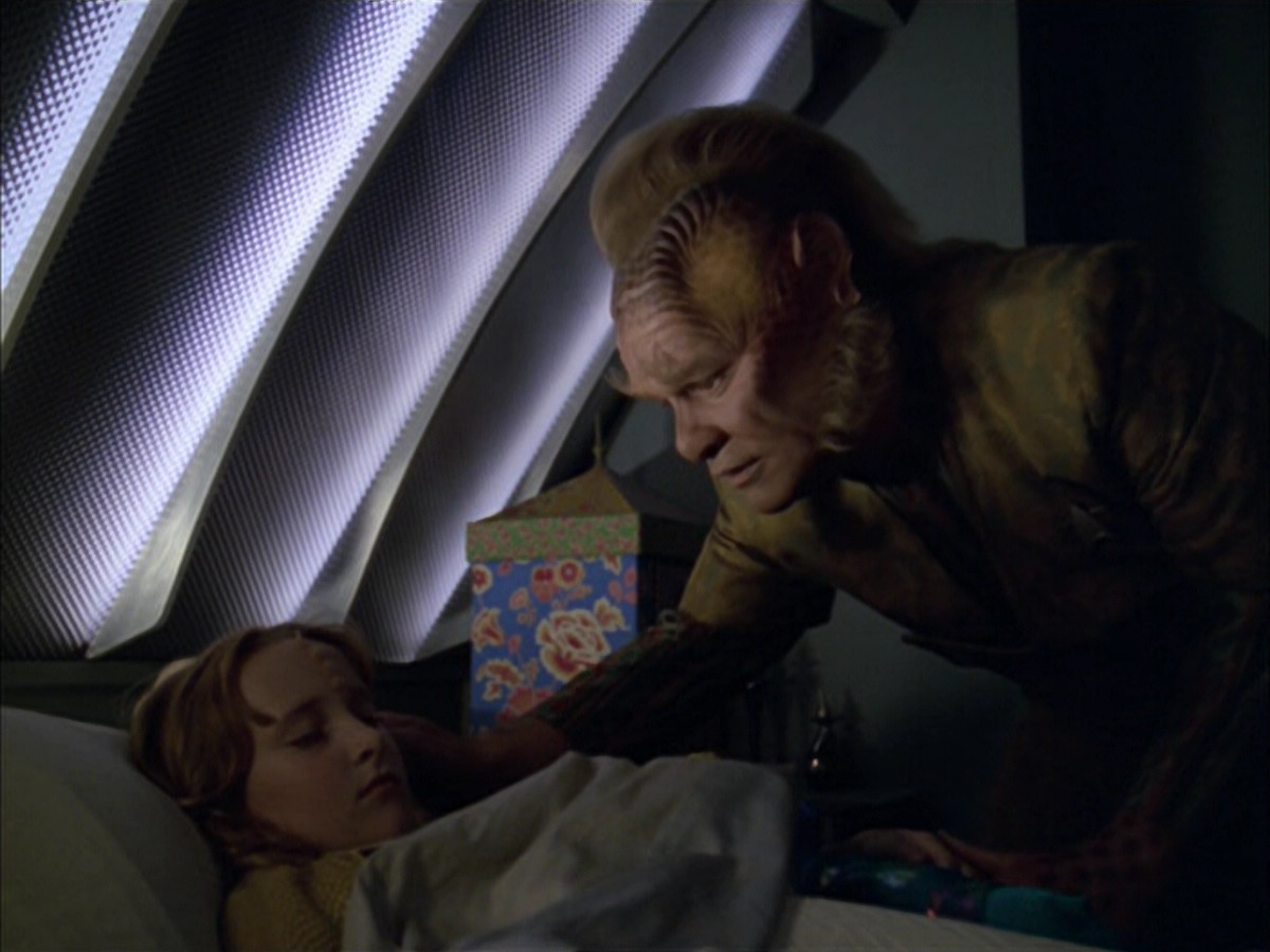 extant_StarTrek_VOY_5x05-OnceUponATime_02277.jpg