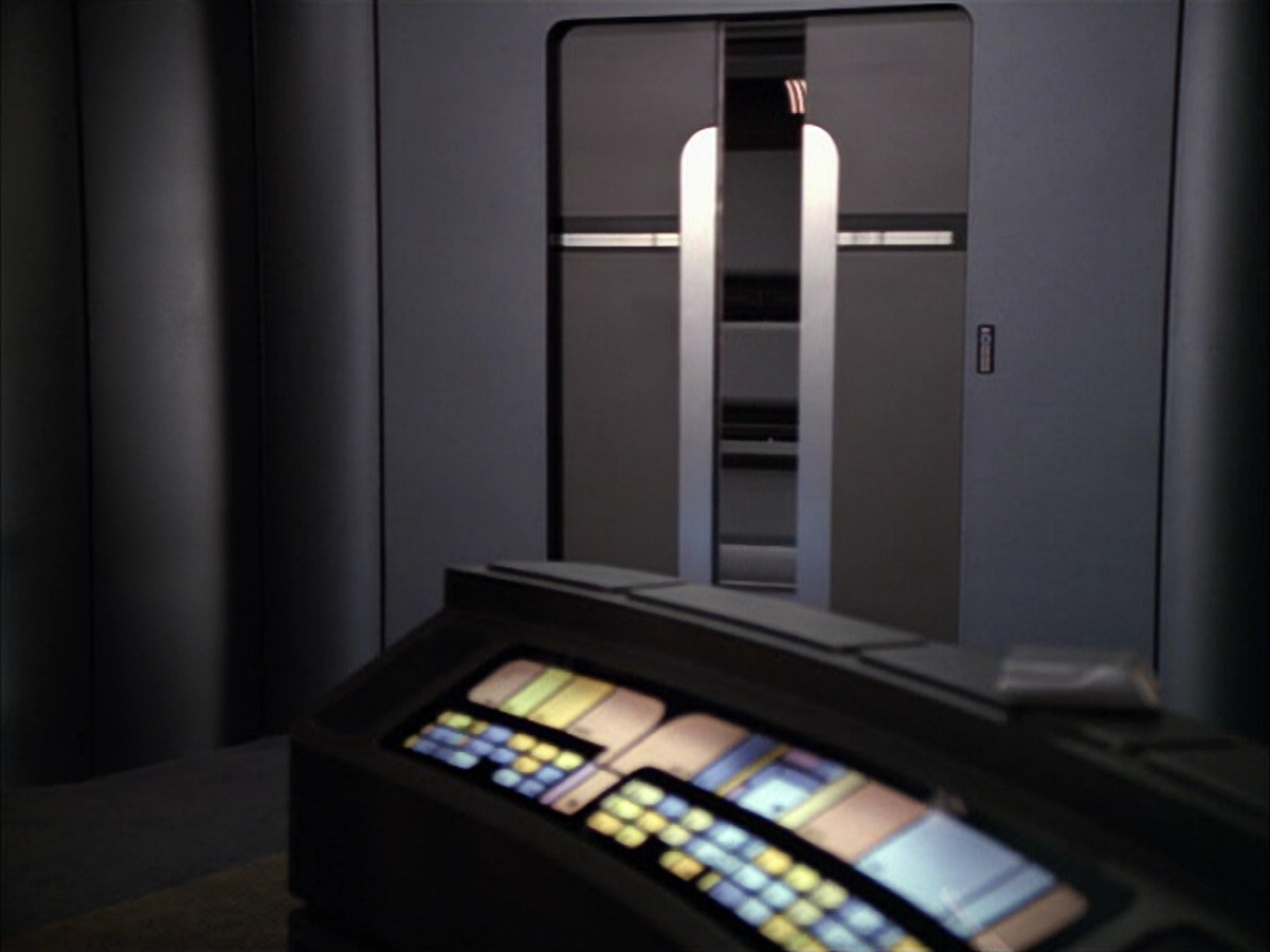 extant_StarTrek_VOY_5x05-OnceUponATime_02281.jpg