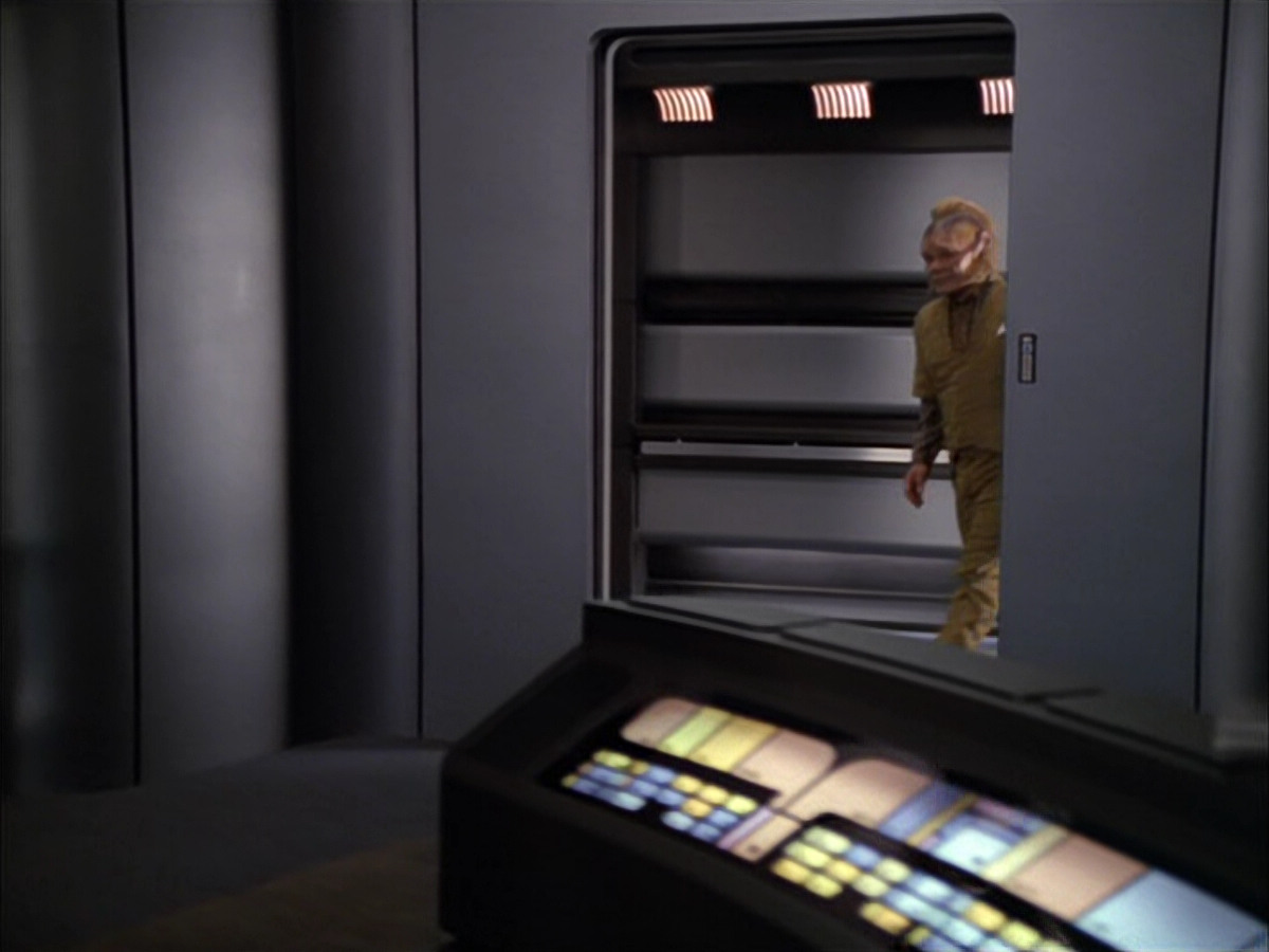 extant_StarTrek_VOY_5x05-OnceUponATime_02283.jpg