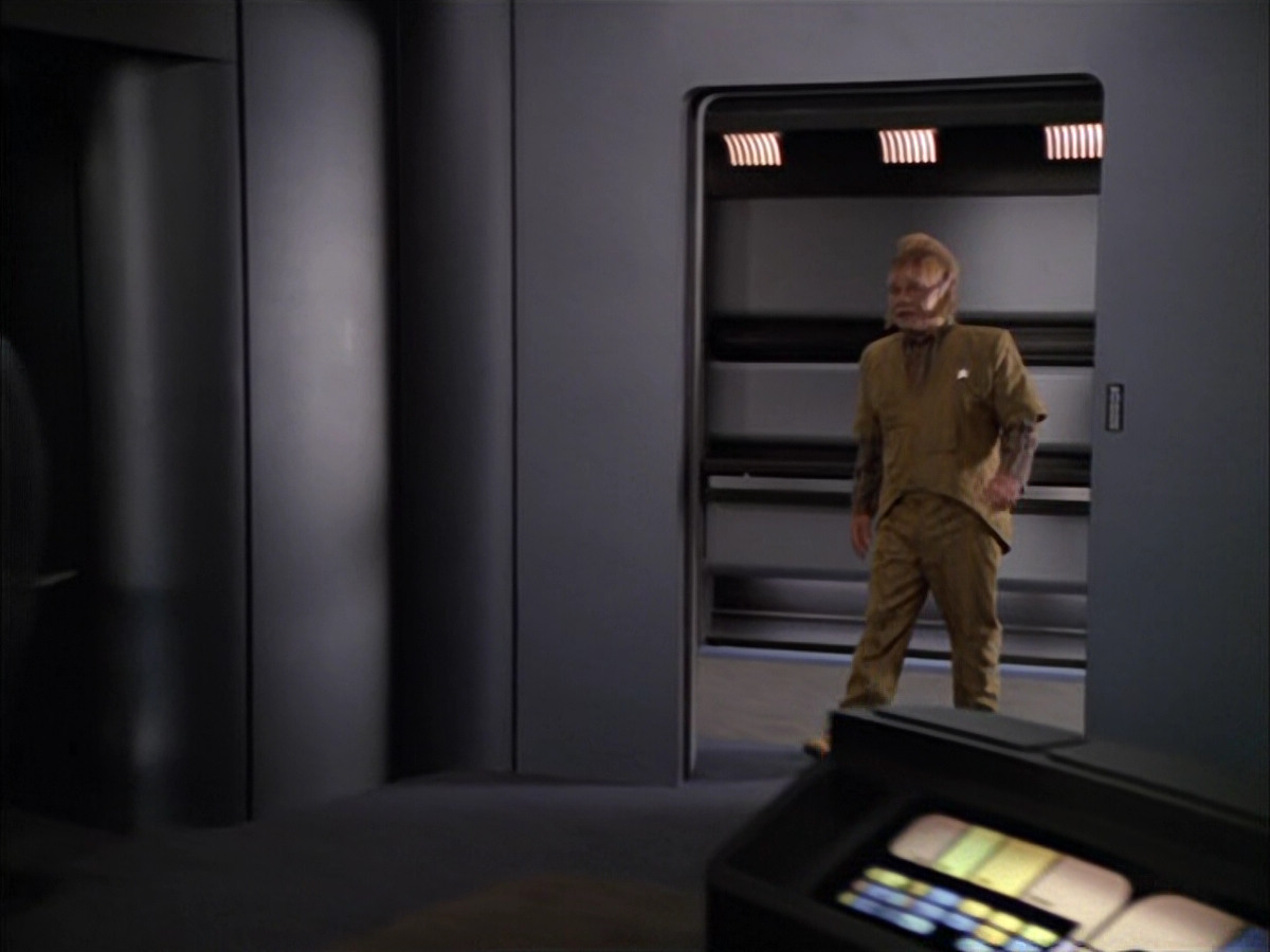 extant_StarTrek_VOY_5x05-OnceUponATime_02284.jpg