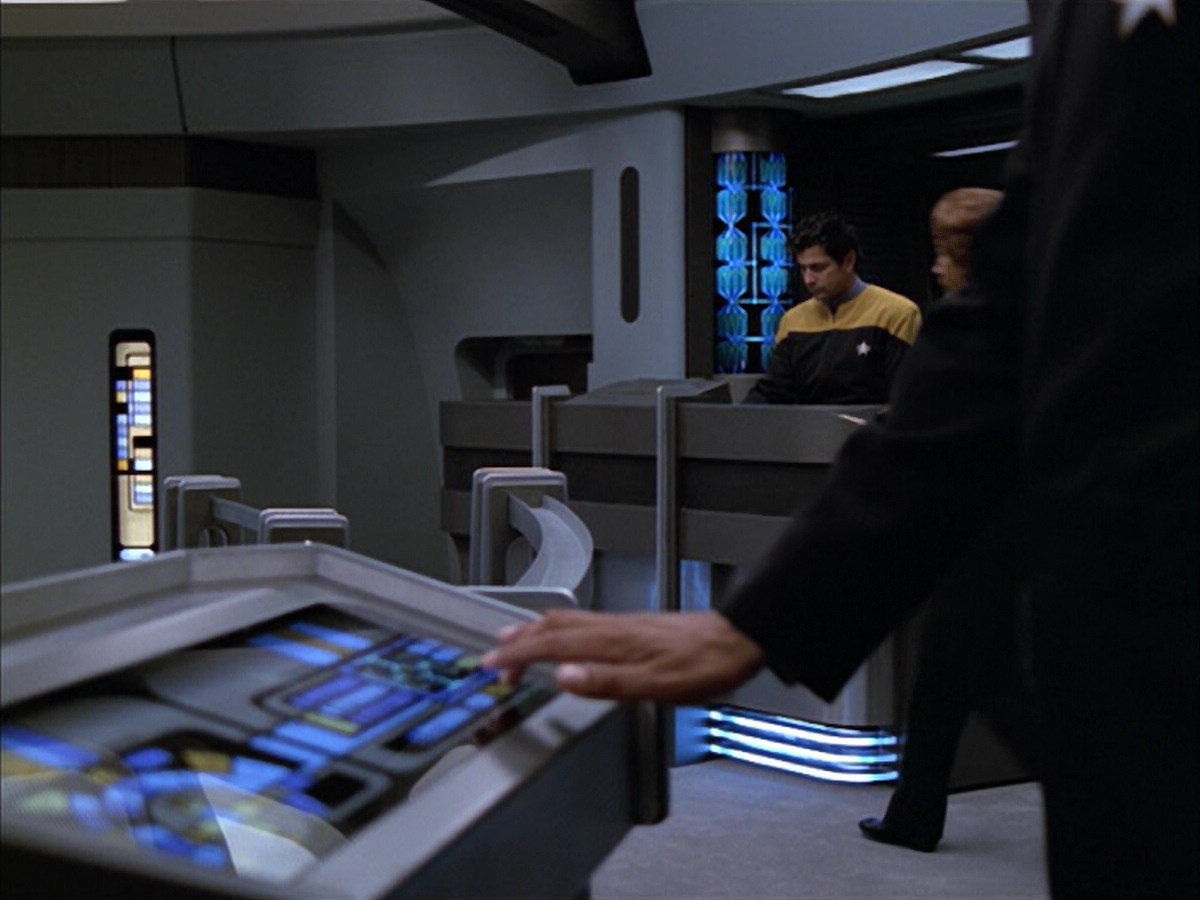 extant_StarTrek_VOY_5x05-OnceUponATime_02392.jpg
