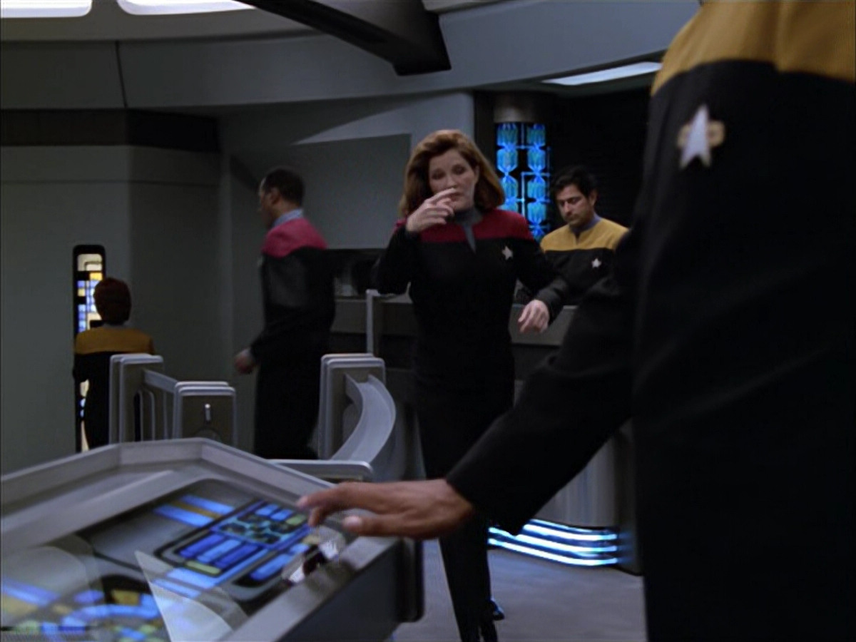 extant_StarTrek_VOY_5x05-OnceUponATime_02397.jpg