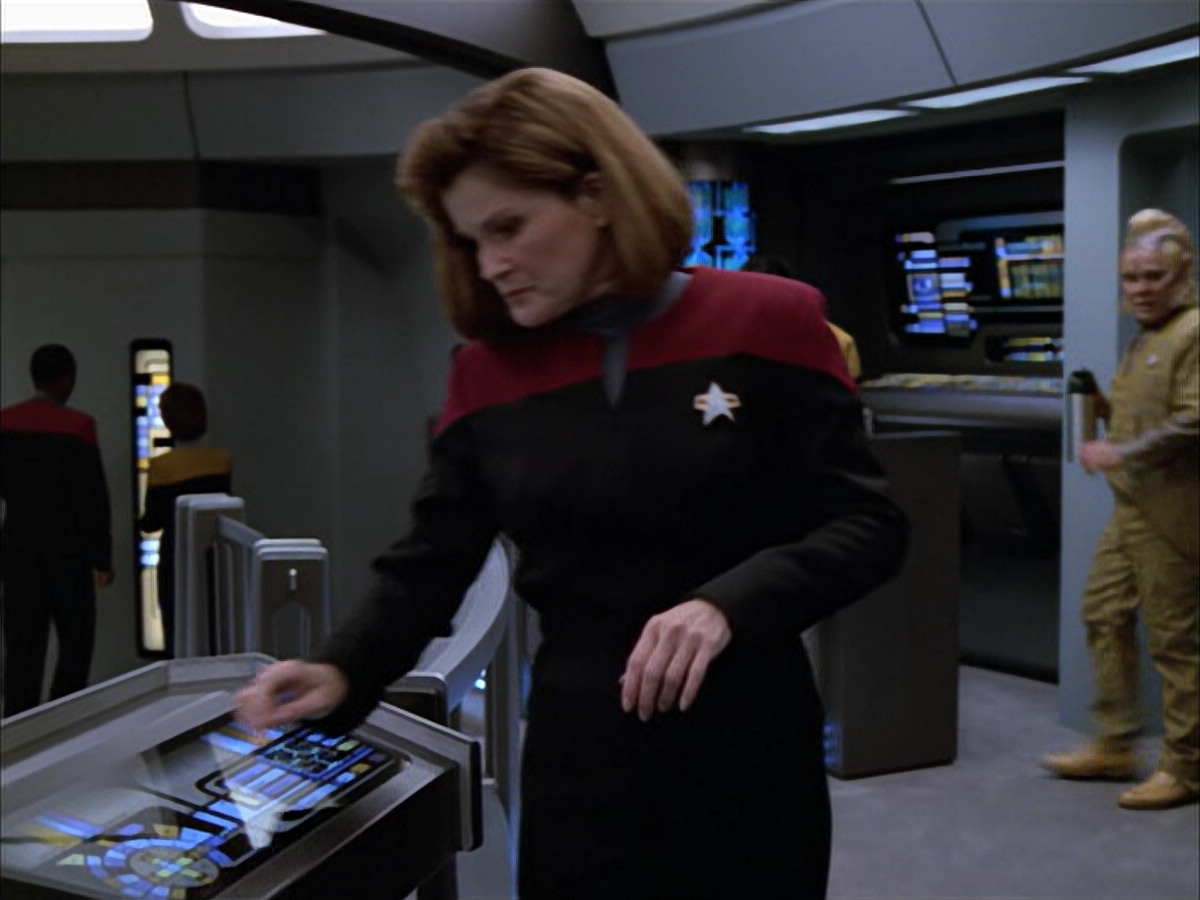 extant_StarTrek_VOY_5x05-OnceUponATime_02400.jpg