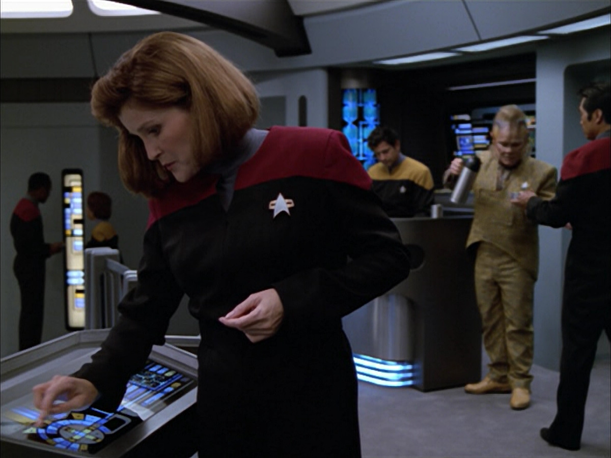 extant_StarTrek_VOY_5x05-OnceUponATime_02407.jpg