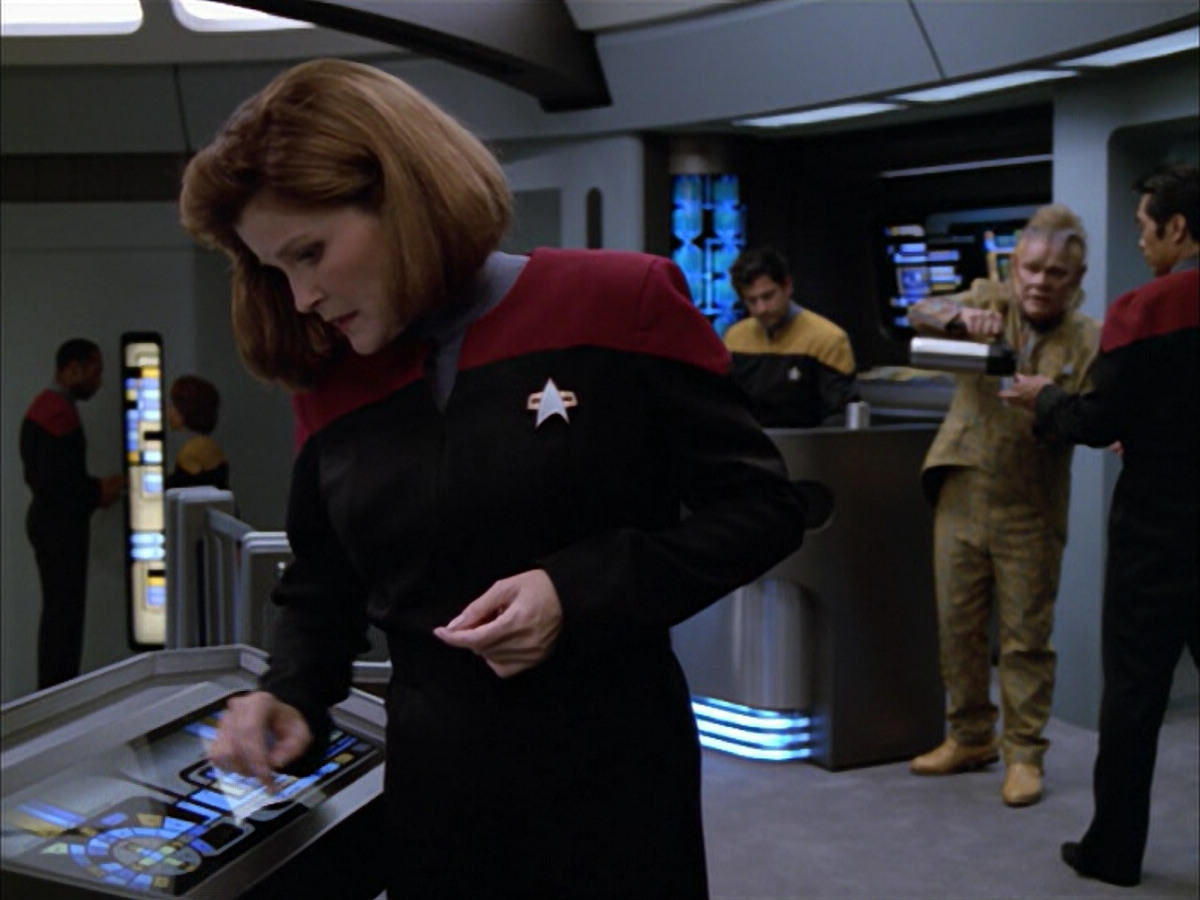 extant_StarTrek_VOY_5x05-OnceUponATime_02409.jpg
