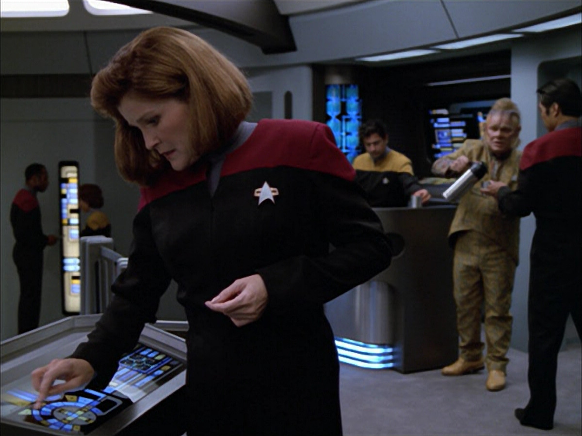 extant_StarTrek_VOY_5x05-OnceUponATime_02410.jpg