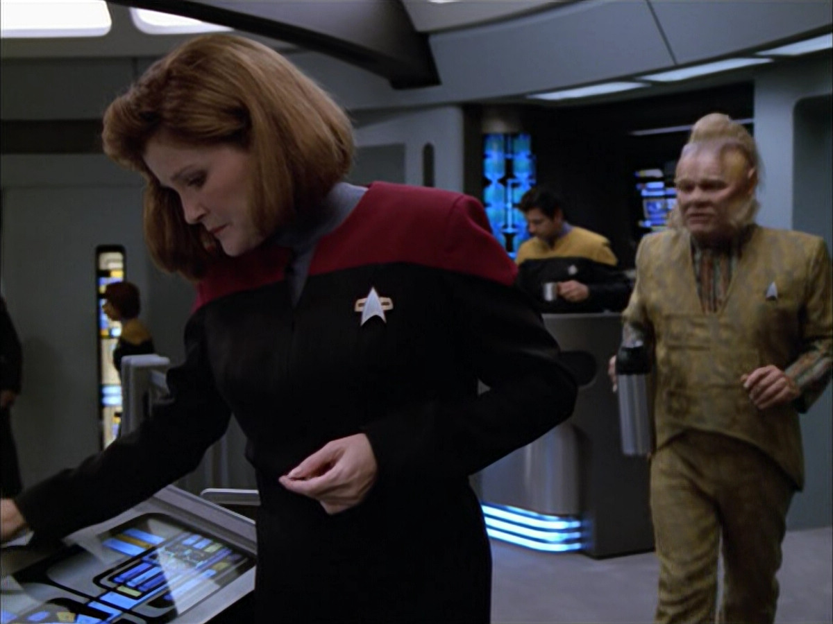 extant_StarTrek_VOY_5x05-OnceUponATime_02413.jpg