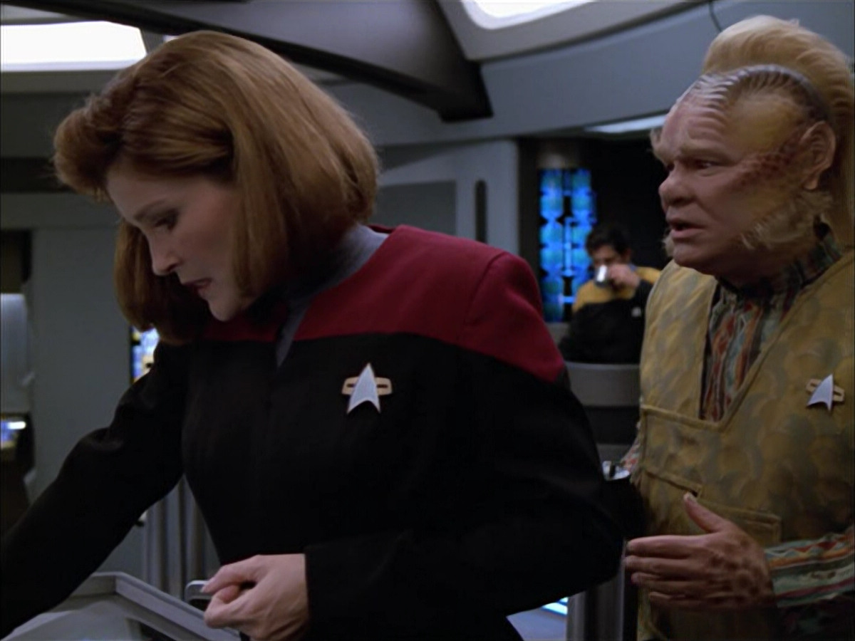 extant_StarTrek_VOY_5x05-OnceUponATime_02415.jpg