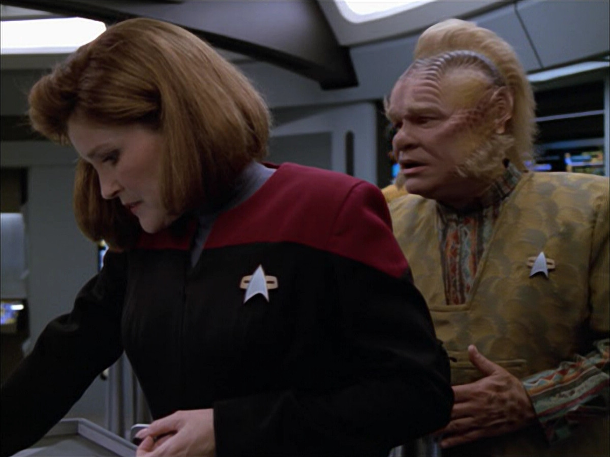 extant_StarTrek_VOY_5x05-OnceUponATime_02416.jpg