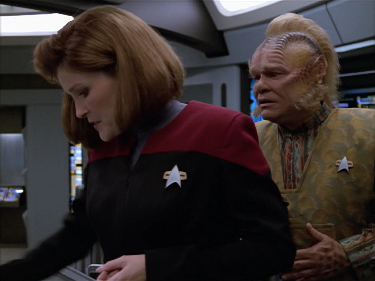 extant_StarTrek_VOY_5x05-OnceUponATime_02418.jpg