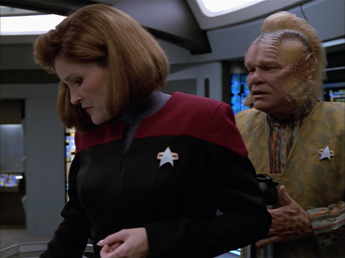 extant_StarTrek_VOY_5x05-OnceUponATime_02419.jpg