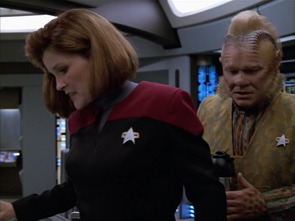 extant_StarTrek_VOY_5x05-OnceUponATime_02420.jpg
