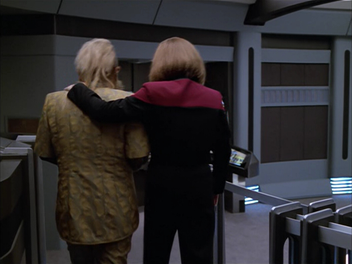 extant_StarTrek_VOY_5x05-OnceUponATime_02434.jpg