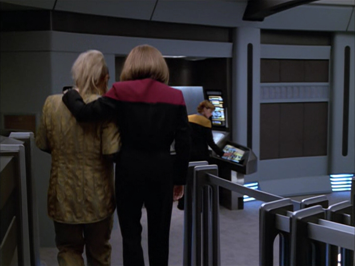 extant_StarTrek_VOY_5x05-OnceUponATime_02435.jpg