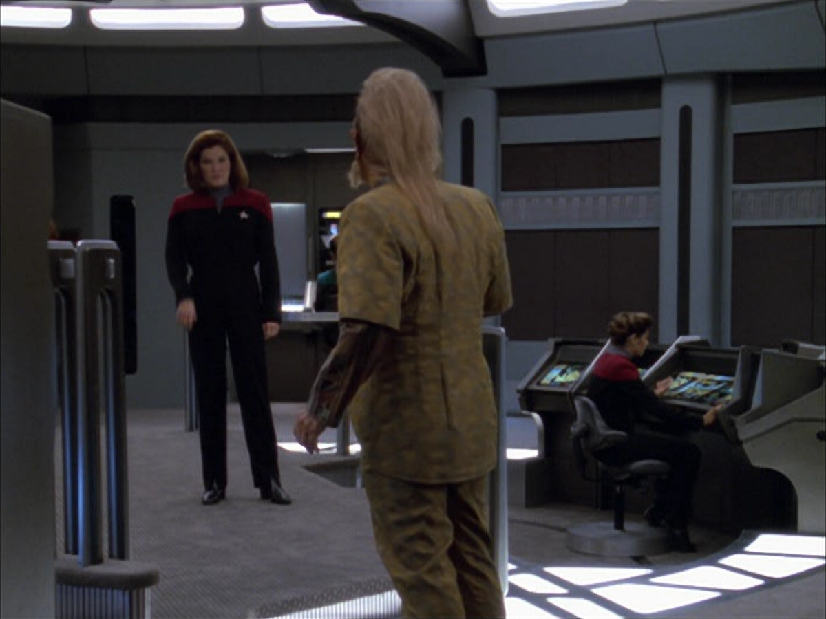 extant_StarTrek_VOY_5x05-OnceUponATime_02496.jpg