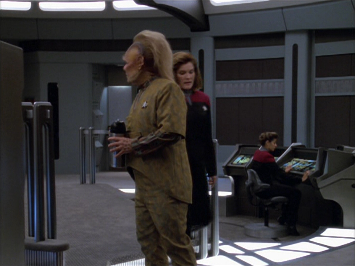 extant_StarTrek_VOY_5x05-OnceUponATime_02500.jpg