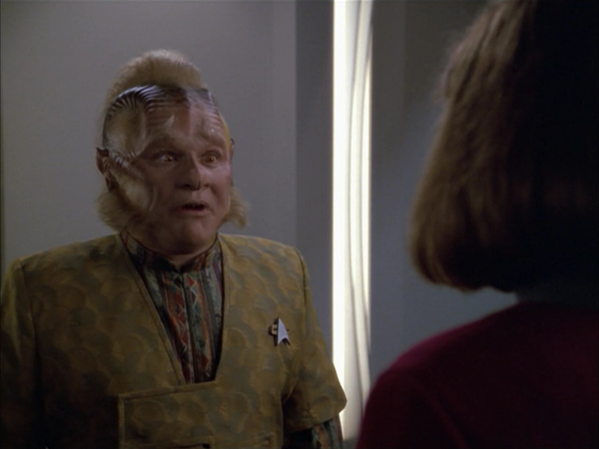 extant_StarTrek_VOY_5x05-OnceUponATime_02527.jpg