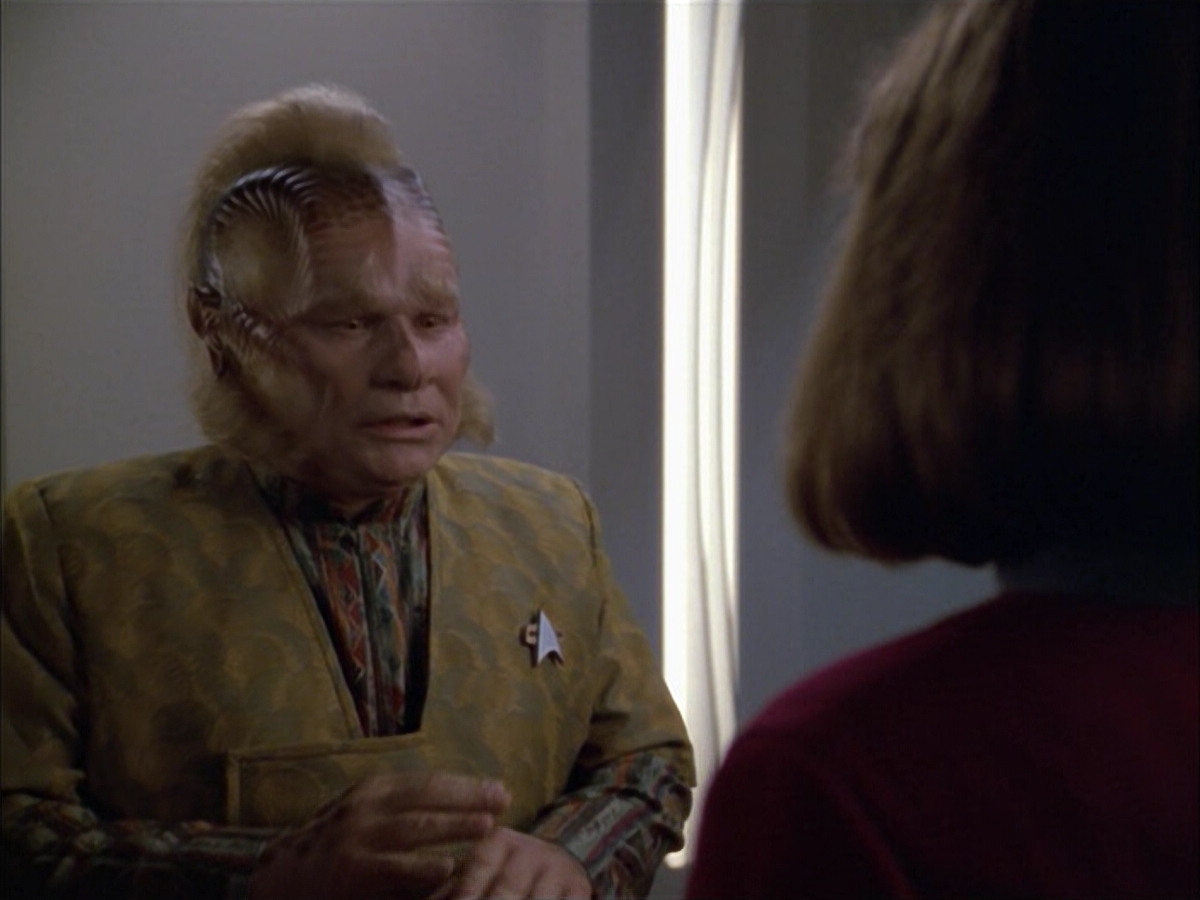 extant_StarTrek_VOY_5x05-OnceUponATime_02537.jpg