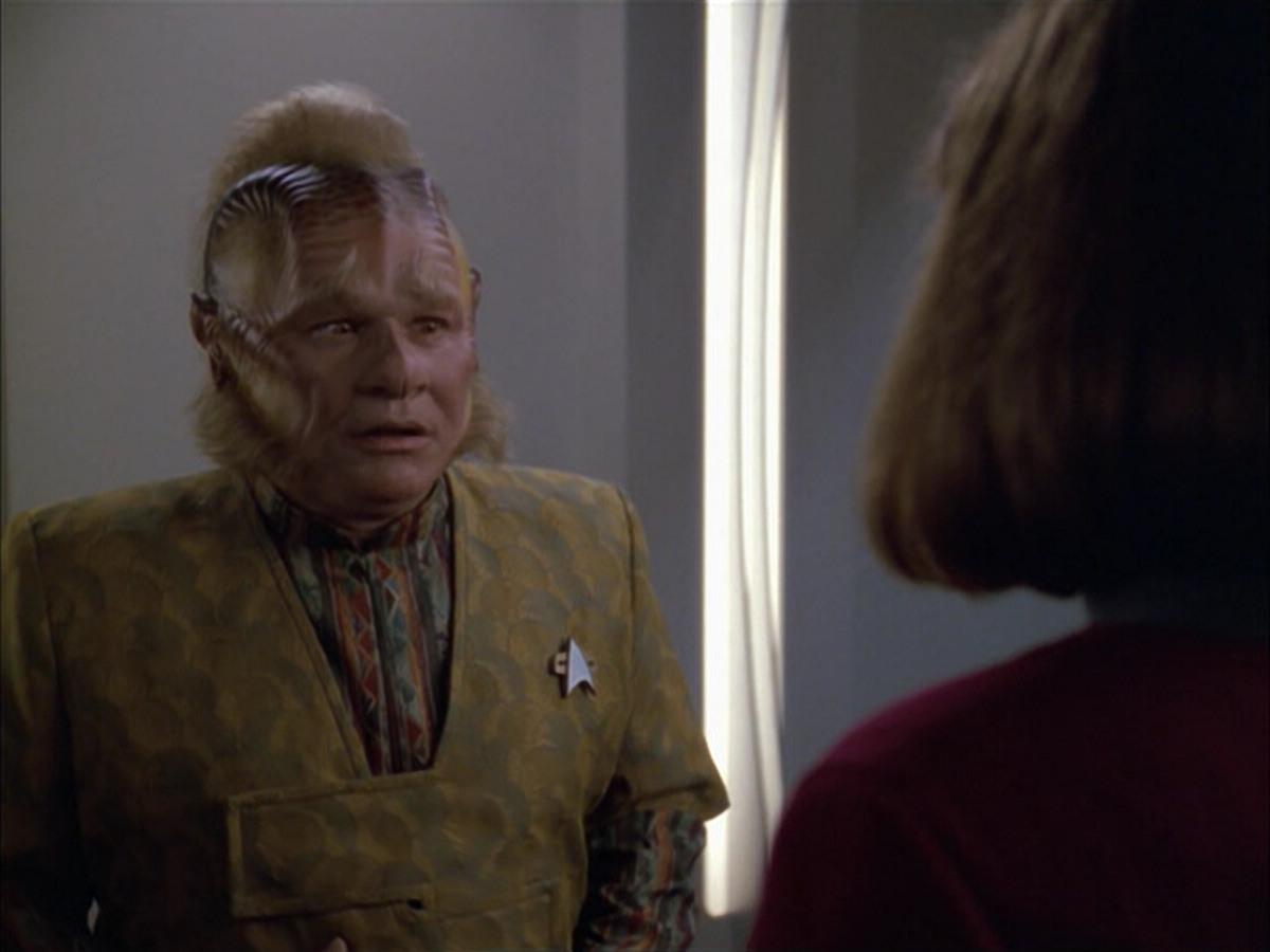extant_StarTrek_VOY_5x05-OnceUponATime_02542.jpg