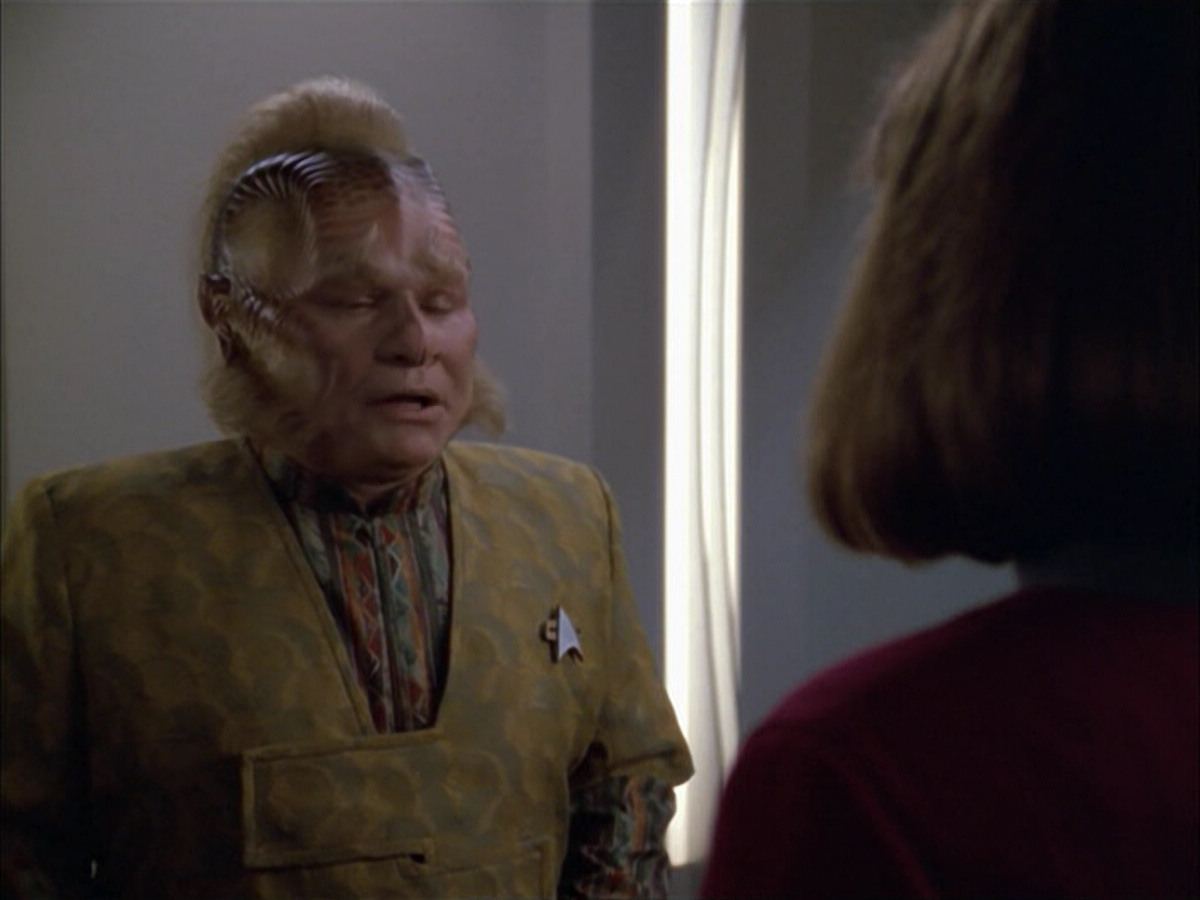 extant_StarTrek_VOY_5x05-OnceUponATime_02545.jpg