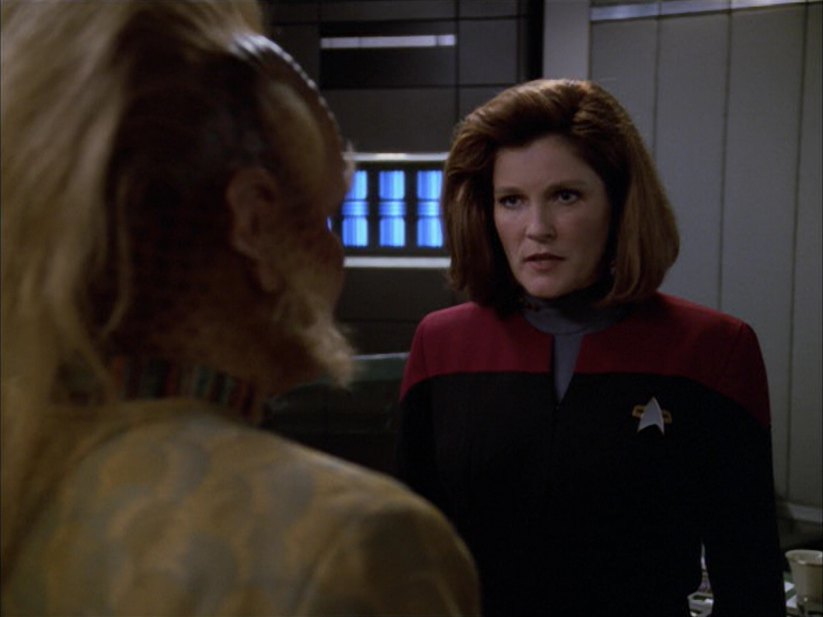 extant_StarTrek_VOY_5x05-OnceUponATime_02549.jpg