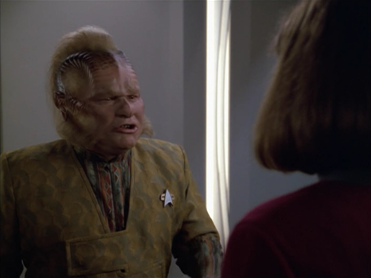 extant_StarTrek_VOY_5x05-OnceUponATime_02552.jpg