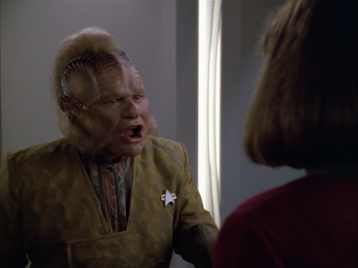 extant_StarTrek_VOY_5x05-OnceUponATime_02553.jpg