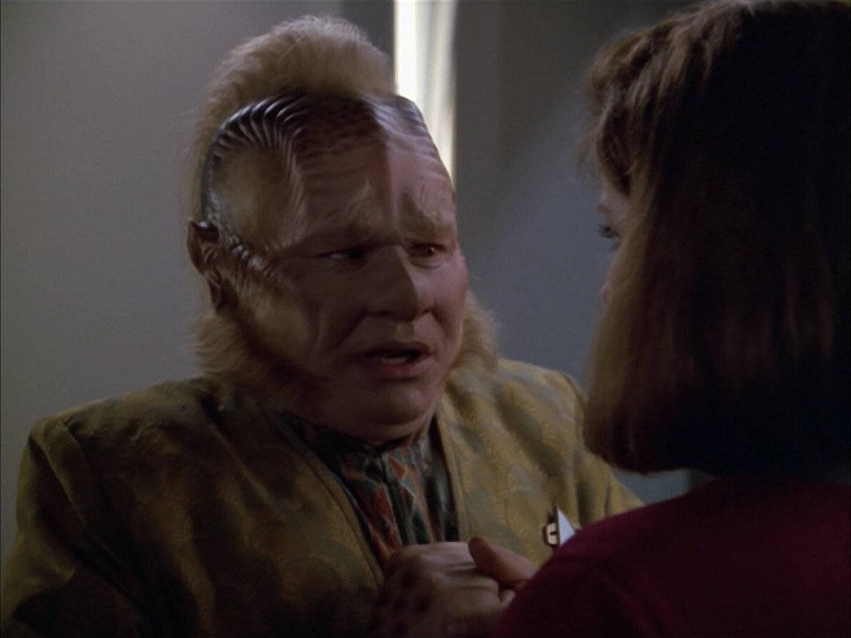 extant_StarTrek_VOY_5x05-OnceUponATime_02599.jpg